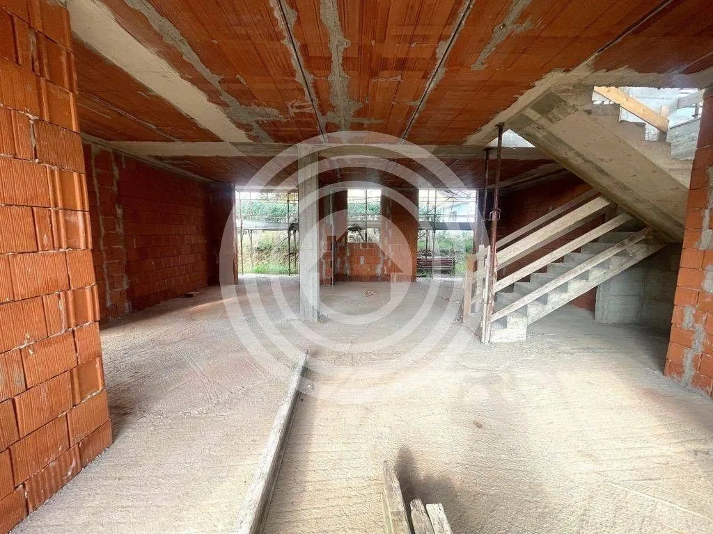Pièces - Modern Villa with Private Garden in Bernareggio