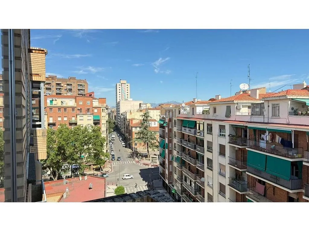 Balcon - Furnished Flat with Balcony in Central Location