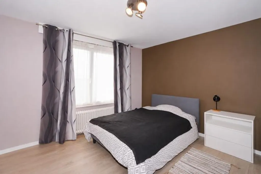 Chambres - Appartement avec Balcons et Garage à Drogenbos