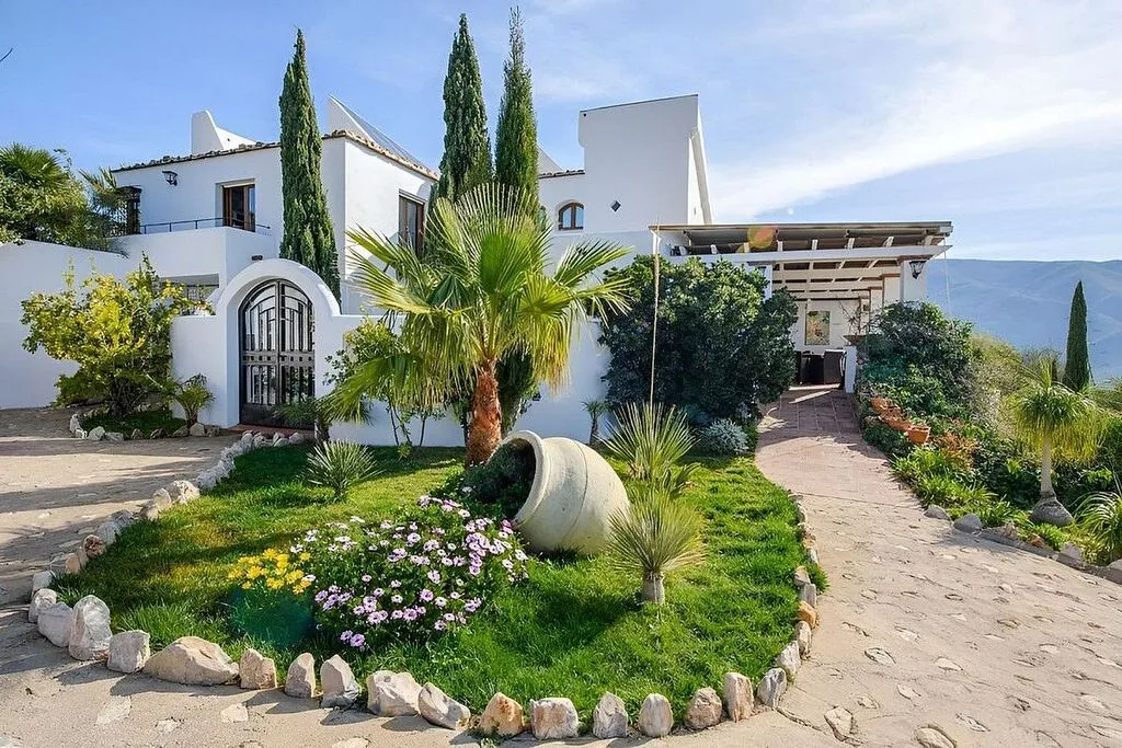 Aed - Rustic Villa with Pool in Manilva