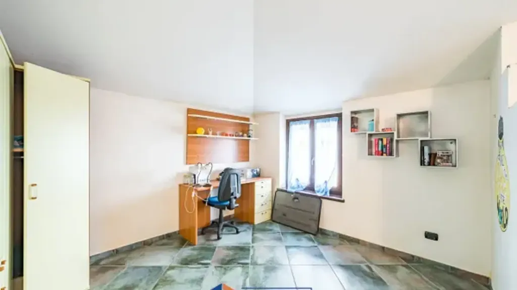 Office - Rustic Villa with Private Garden in Genola