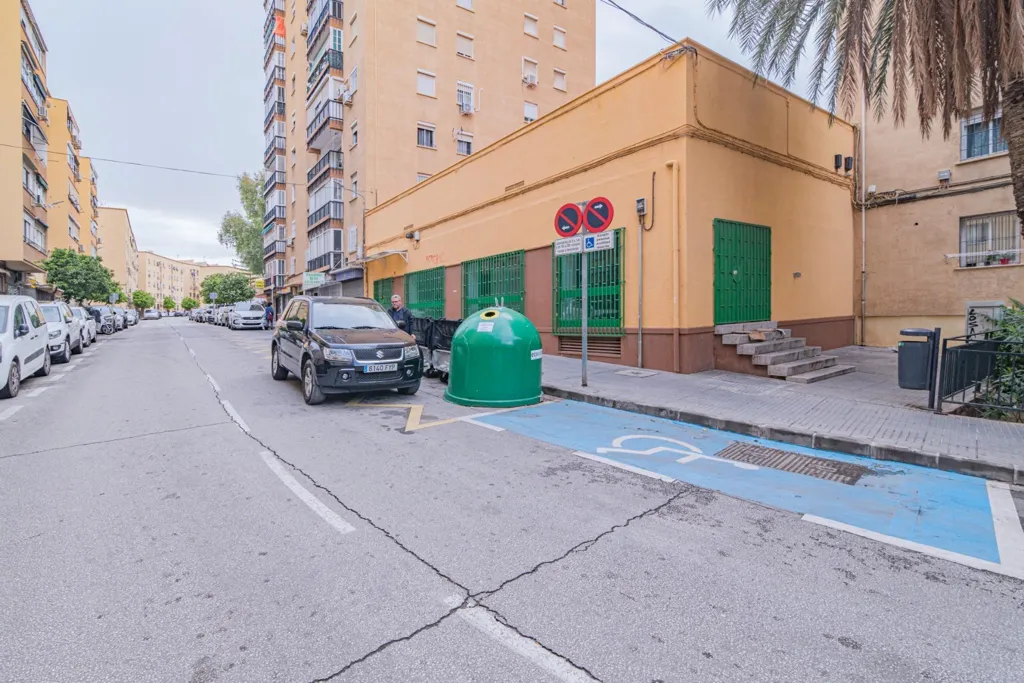 Extérieur - Edified Plot with Market in Málaga