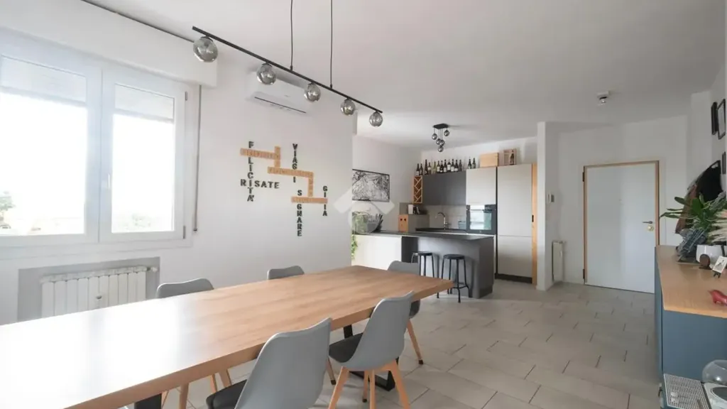 Apartment with Triple Exposure in Carpi