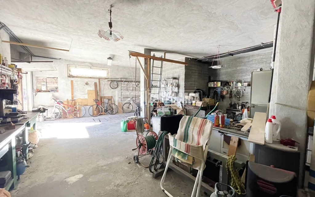 Garage - Villa with Private Garden in Caluso