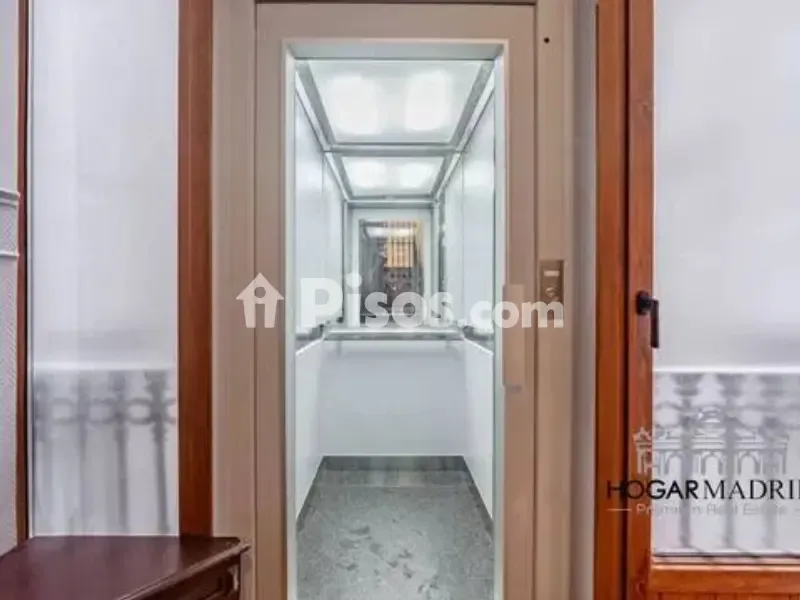 Entrée - Classic Apartment with Balconies in Jerónimos