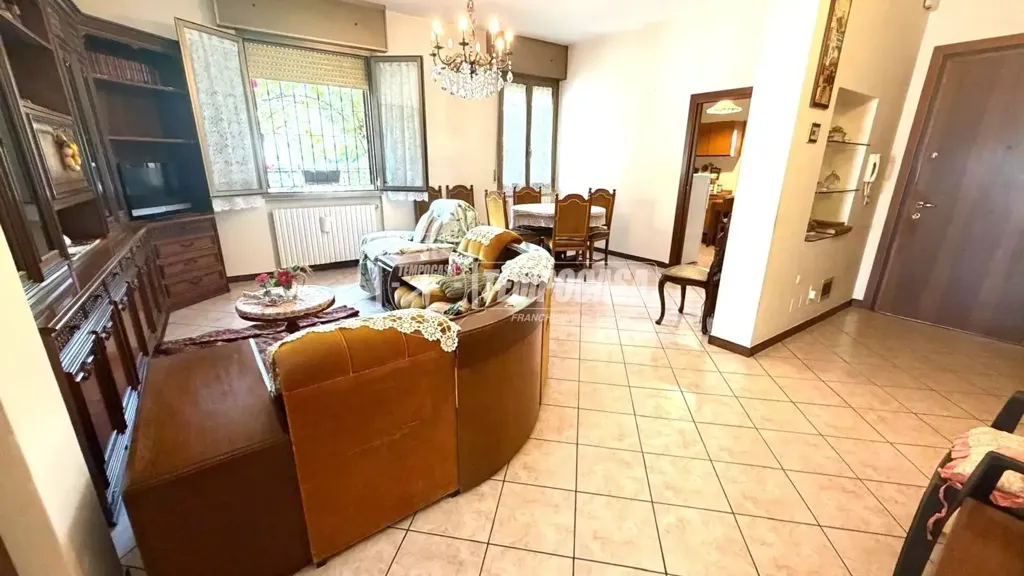 Séjour - Trilocale with Garden in Modena