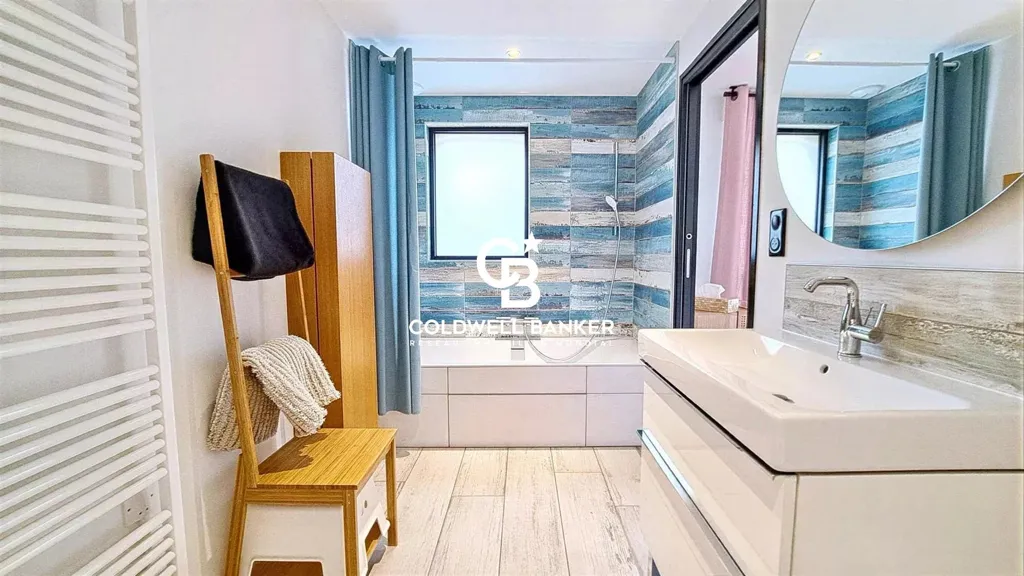 Salles de bain - Villa Contemporaine avec Piscine à Lège Bourg