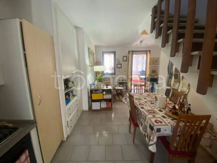 Söögituba - Villa with Private Garden in Lido degli Scacchi
