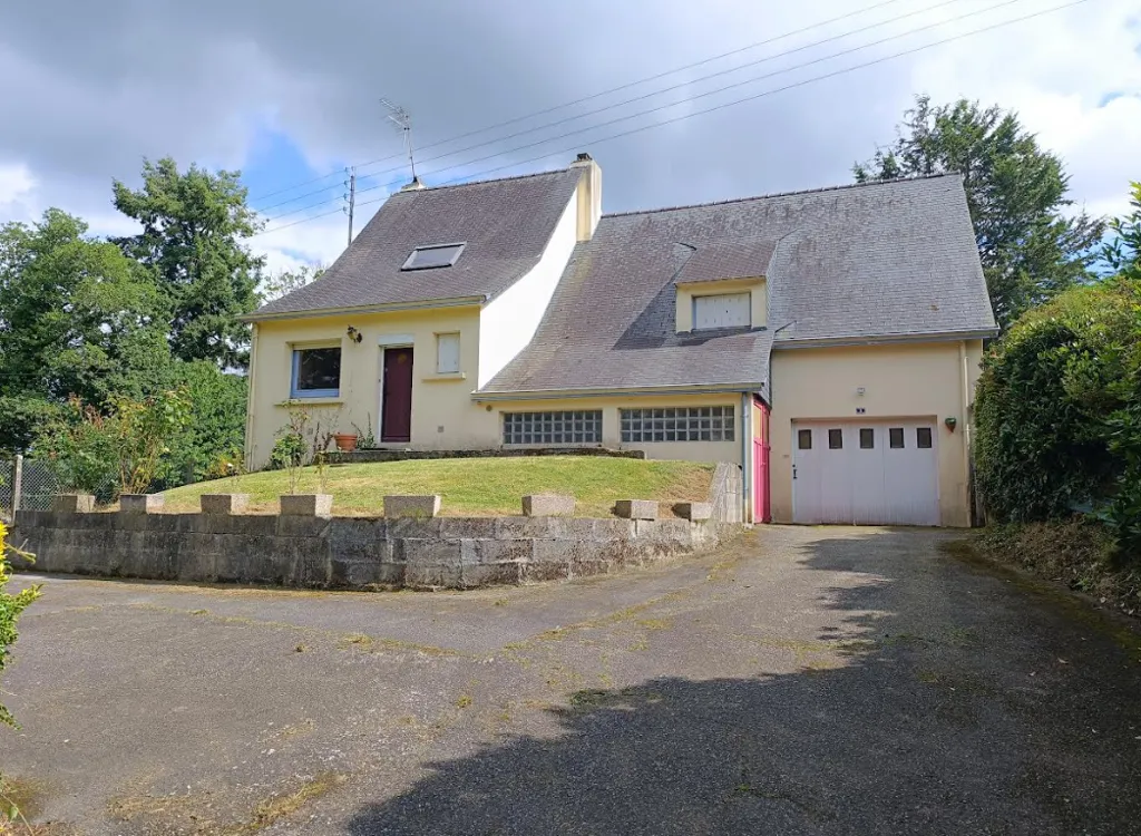 Extérieur - Maison d'Architecte Atypique avec Jardin à Saint-Goazec