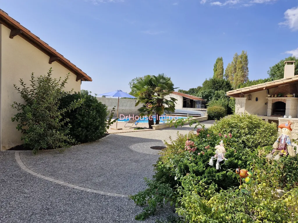 Piscine - Maison de Caractère avec Piscine à Chauray