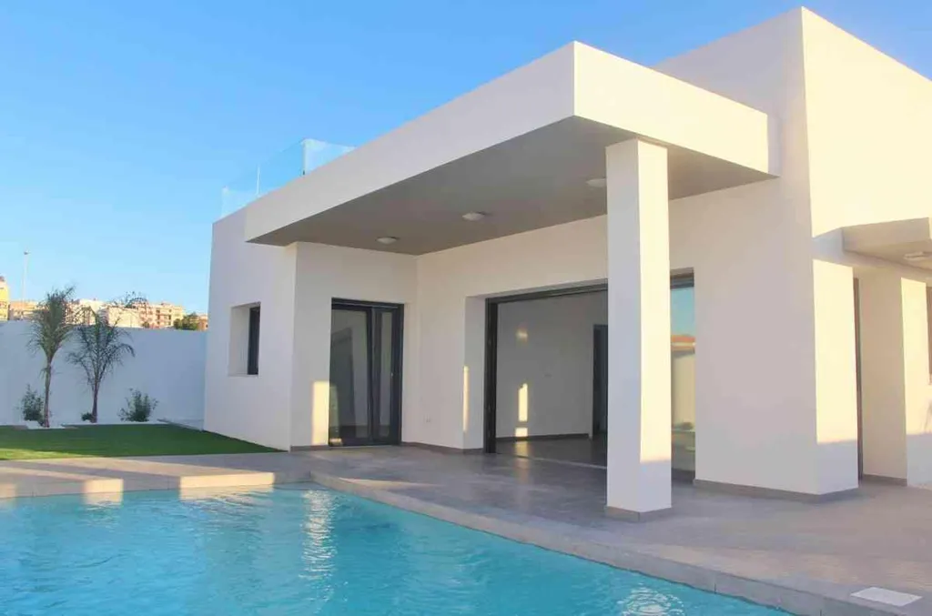 Bassein - New-Build House with Pool in Rafal