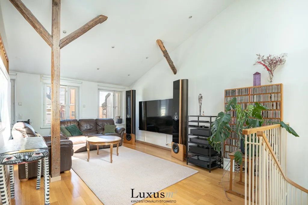 Elutuba - Architectural Apartment with Sea View in Hietalahti