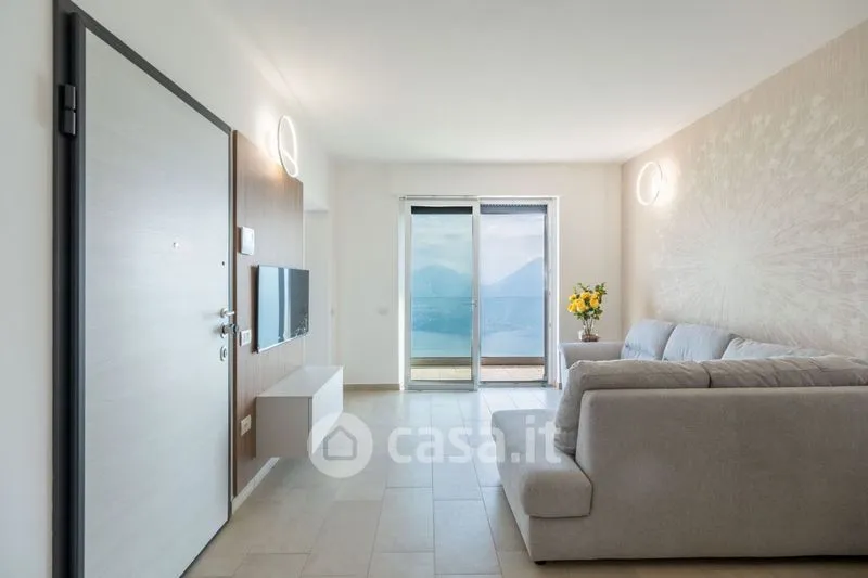 Elutuba - Modern Villa with Lake View in Pollino