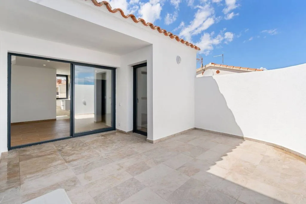 Terrace - Luxury Apartment with Marina Access in Empuriabrava