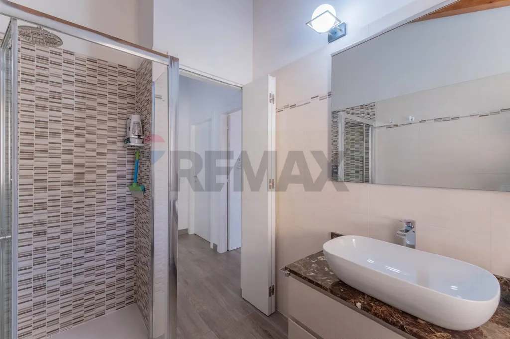 Salles de bain - Modern Villa with Terrace in Parabiago