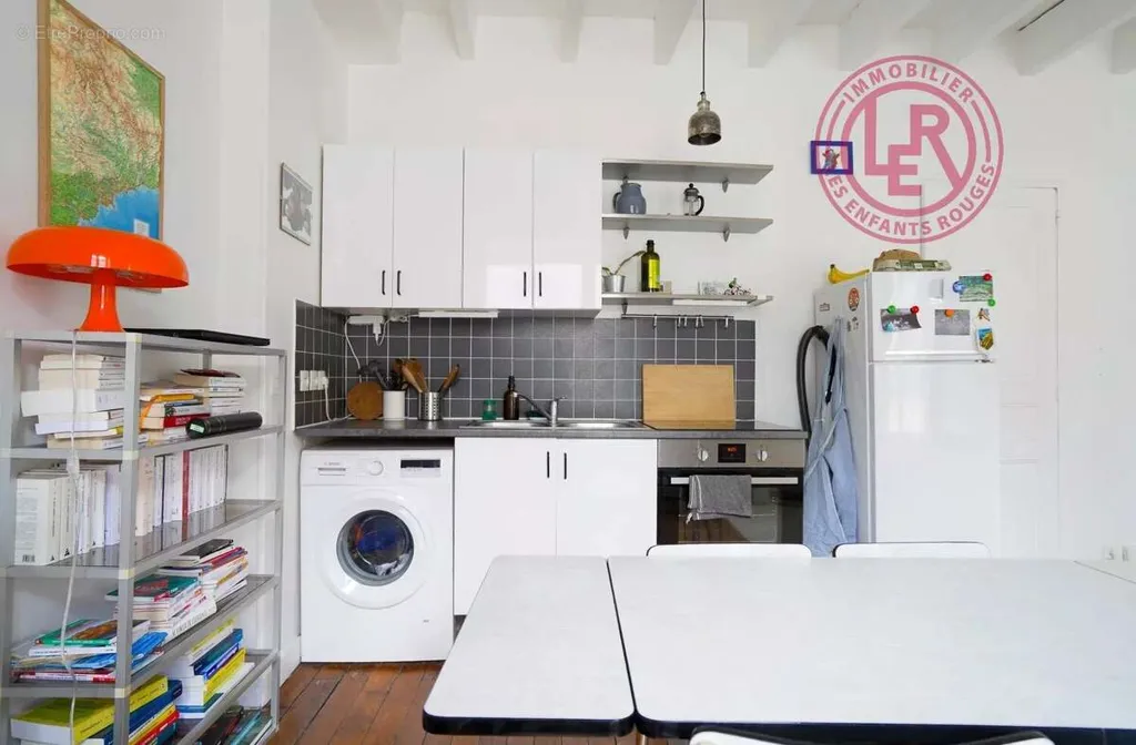 Cuisine - Appartement 2 Pièces avec Vue Dégagée au Marais
