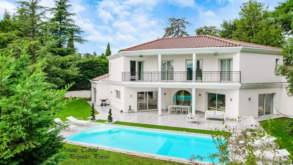 Piscine - Maison Contemporaine avec Piscine à Ecully