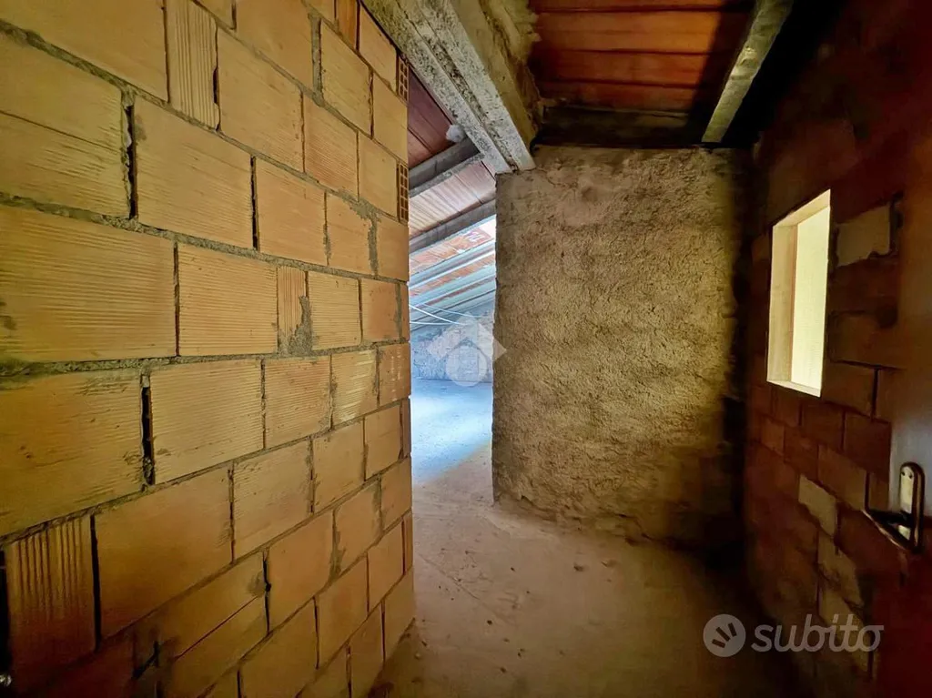 Toad - Historic Townhouse with Courtyard in Sigillo