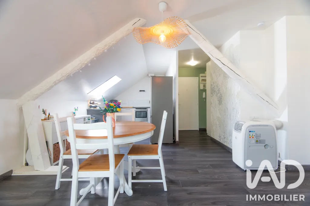 Söögituba - Charming Loft with Exposed Beams in Yutz