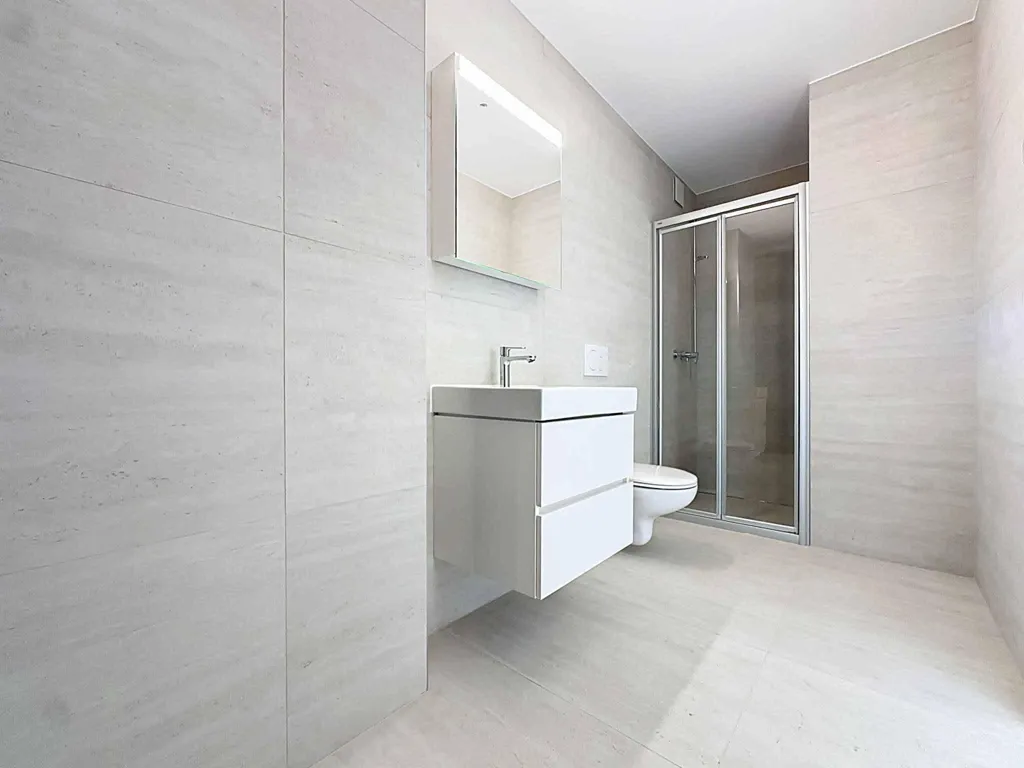 Vannitoad - 5.5-Bedroom Apartment with Lake View in D3 Building