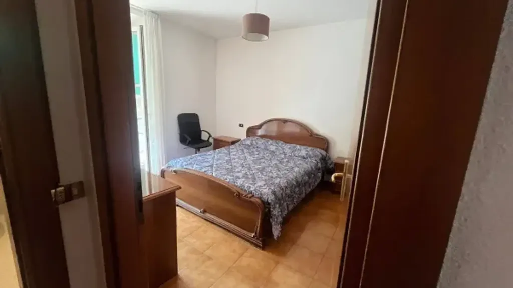Magamistoad - 2-Bedroom Apartment with Balcony in Como