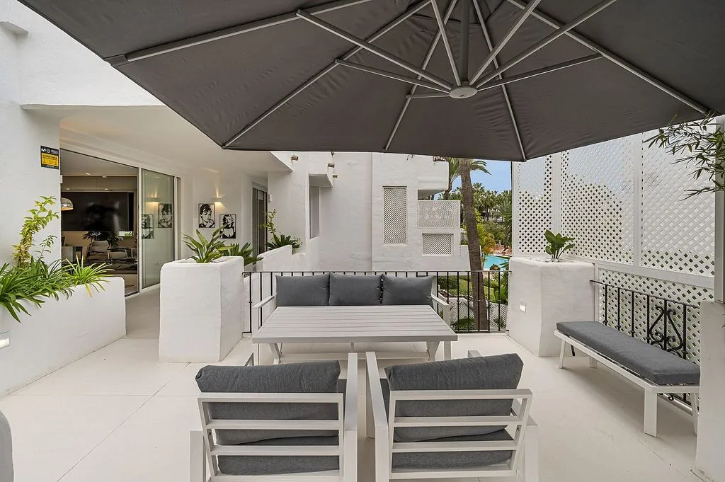 Terrass - Duplex with Pool in Marbella's Golden Mile