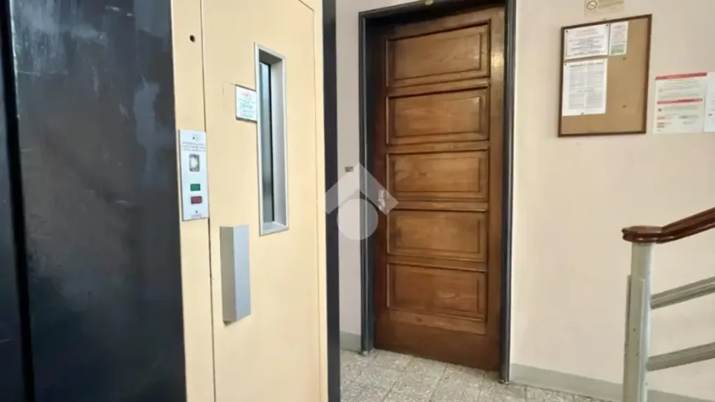Entrée - Rustic 2-Bed Flat with Balcony in Torino