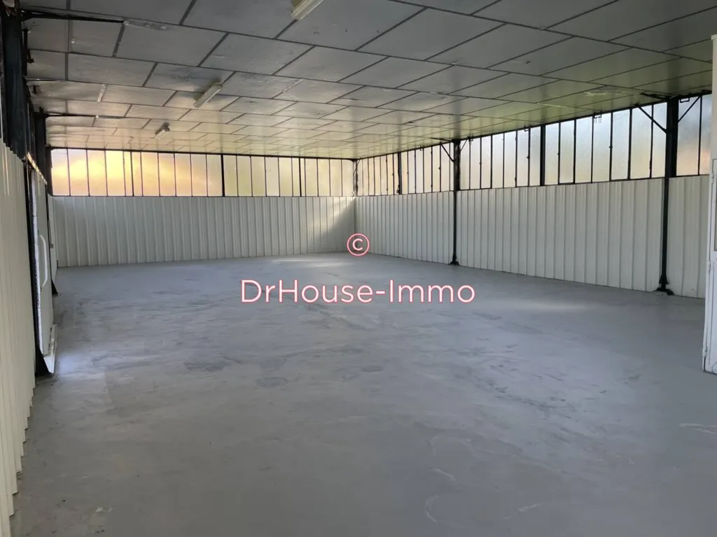 Rooms - Commercial Workshop with Parking in Gond-Pontouvre