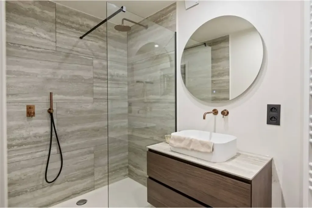 Salles de bain - Appartement Rénové avec Terrasse à Kontich