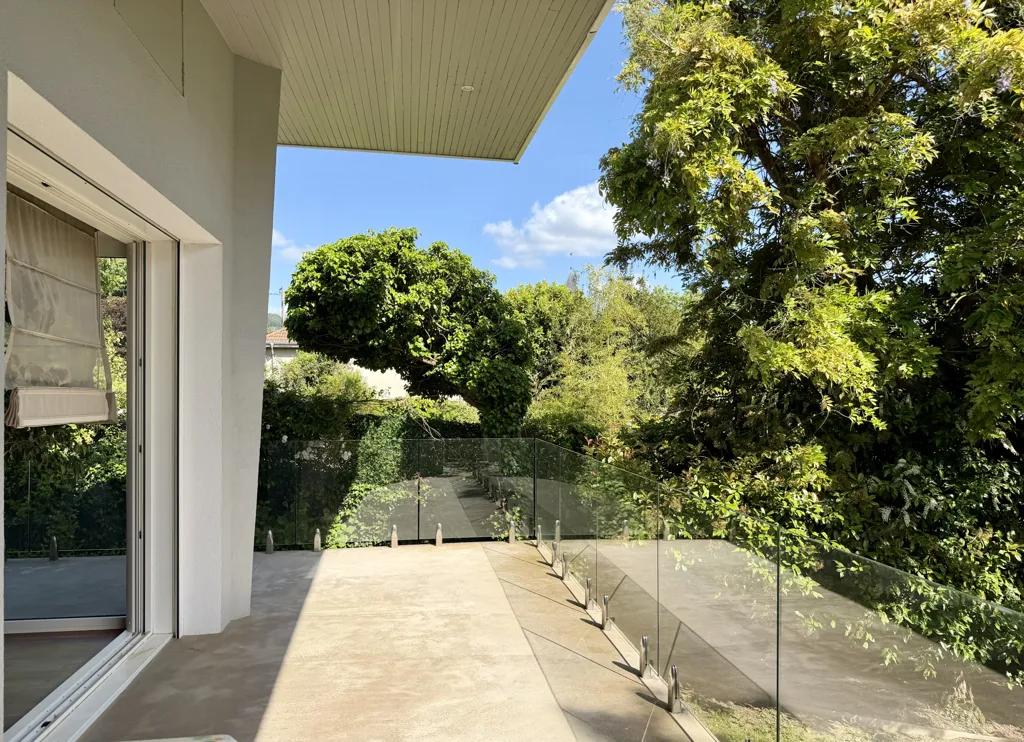 Balcone - Architect-Designed House in Chauffailles Town Centre