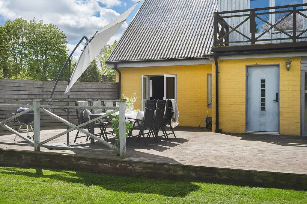 Terrass - Charming 1900s Villa with Garden in Bjuv