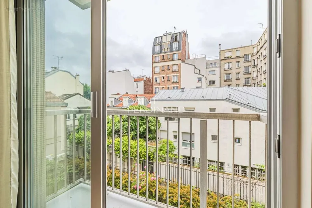 Rõdu - Refurbished 2-Bed Flat with Balcony in Paris 15