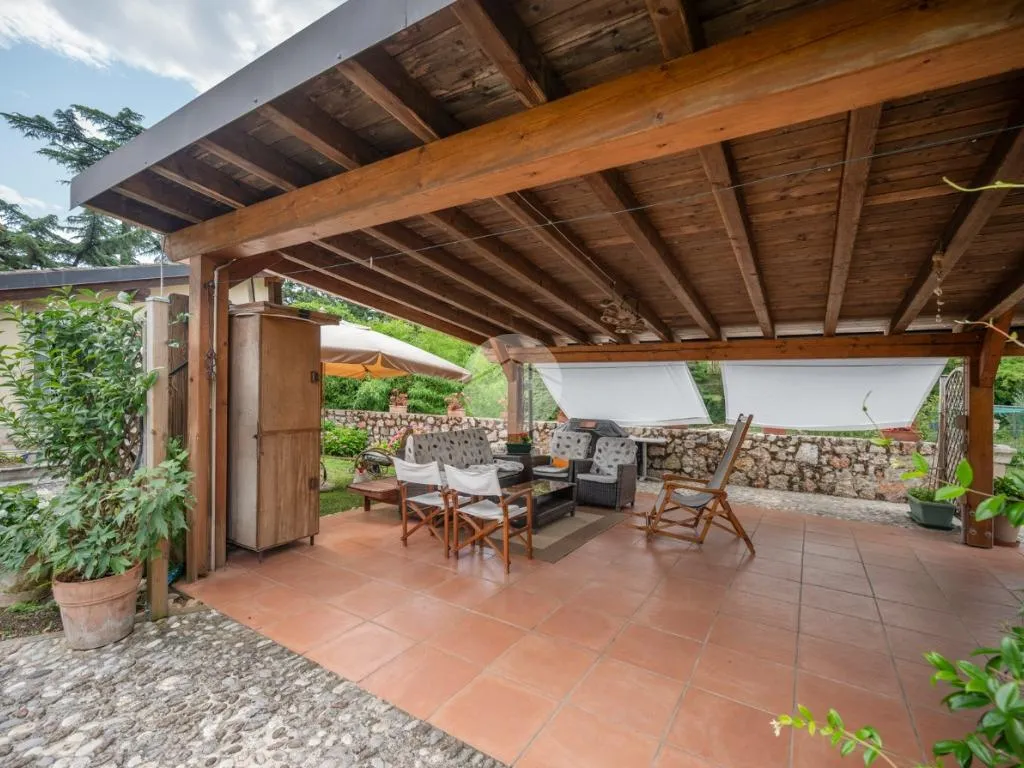 Terrazza - Rustic Corte with Pool in Costermano