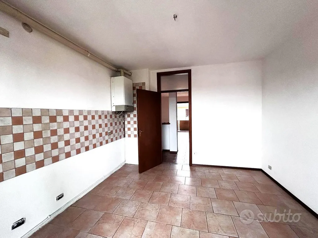Pièces - Bright Flat with Balcony in Tromello Centre