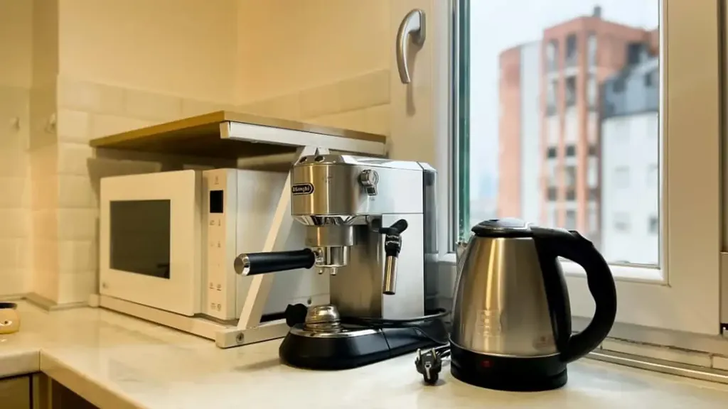 Cuisine - Modern Studio with Balcony in Milan