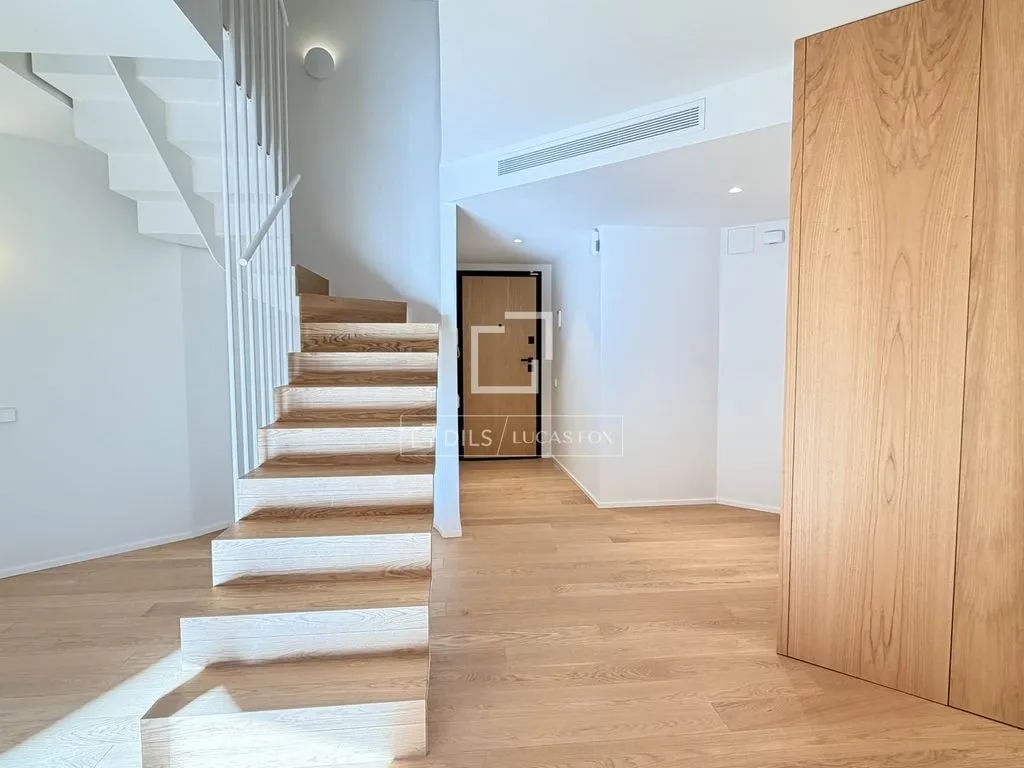Pièces - Luxury Duplex with Top-Floor Privacy in Alicante
