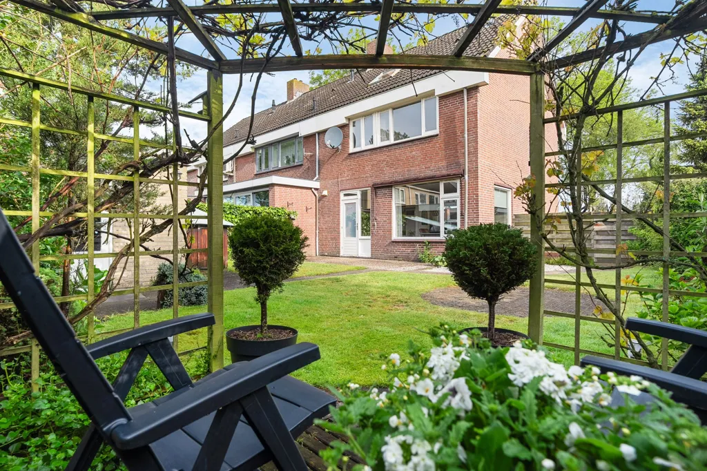 Aed - Corner House with Garden in Gytsjerk