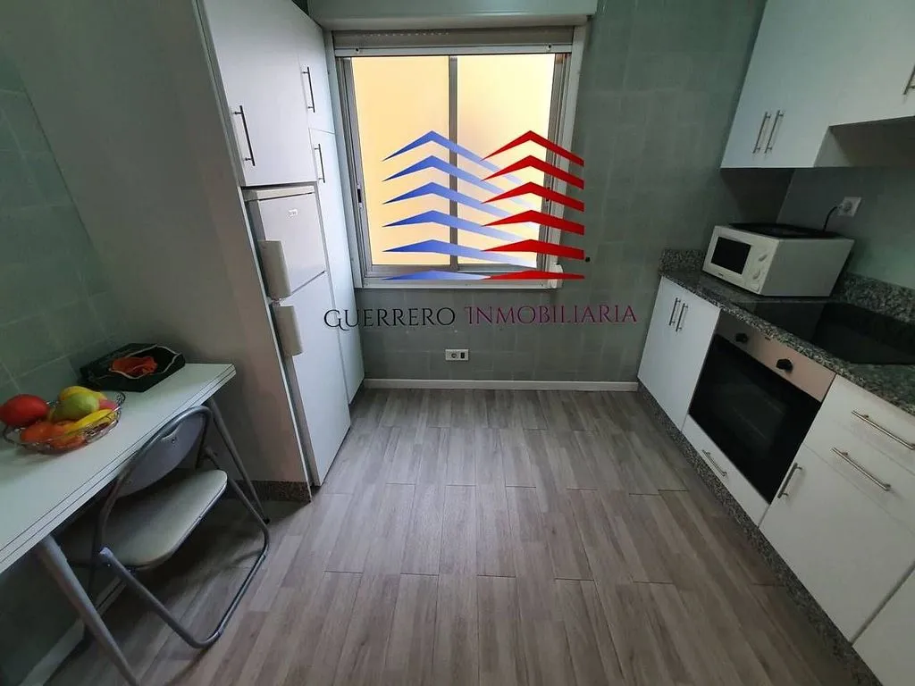 Cuisine - Ample 1-Bedroom Apartment in University Area