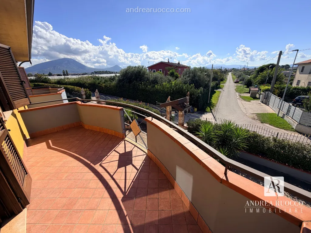 Balcon - Semi-Detached Villa with Office in Paestum