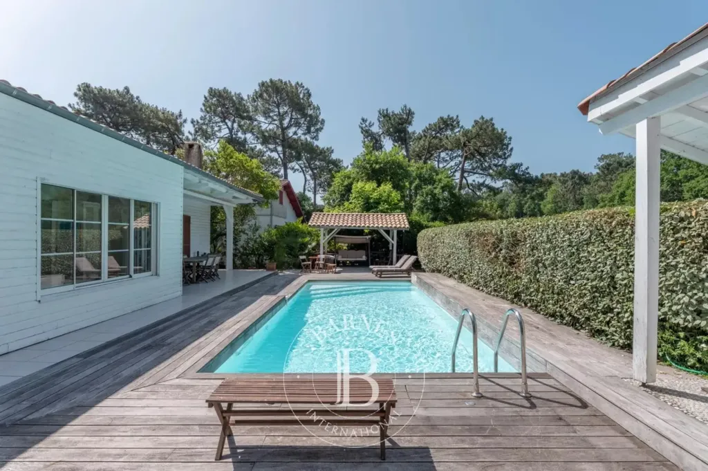 Pool - Forest-Edge House with Pool near Arcachon