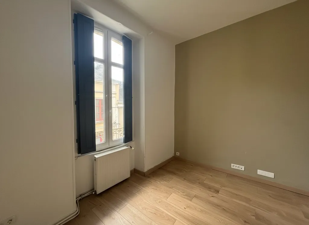 Toad - Flat on Second Floor in Laval