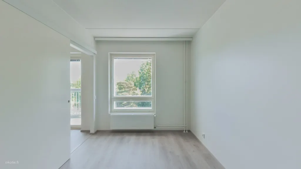 Toad - Modern Studio with Parquet Balcony in Hakunila
