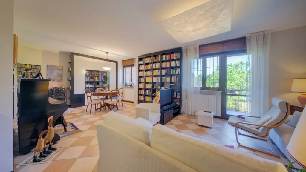 Soggiorno - Apartment with Double Balcony in Turin