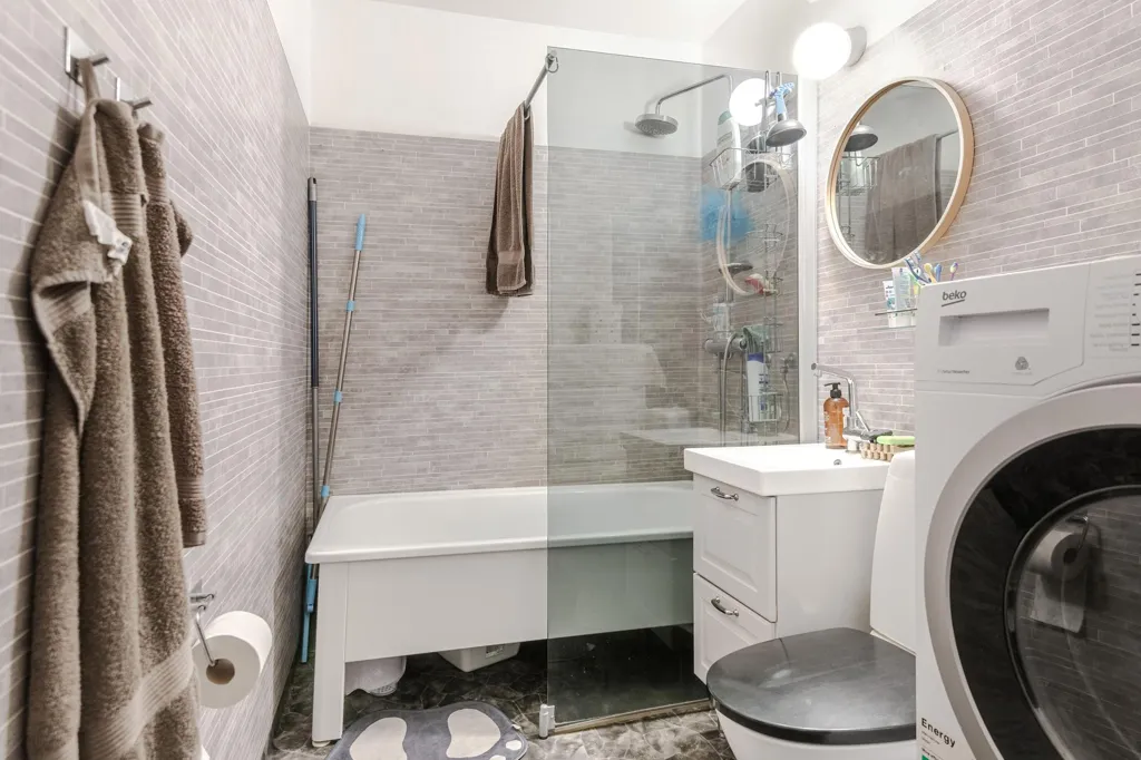 Bagni - Terraced House with Glazed Balcony in Central Location