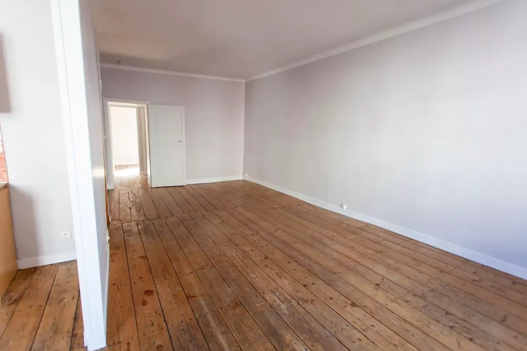 Rooms - Duplex Apartment with Central Location in Rochefort