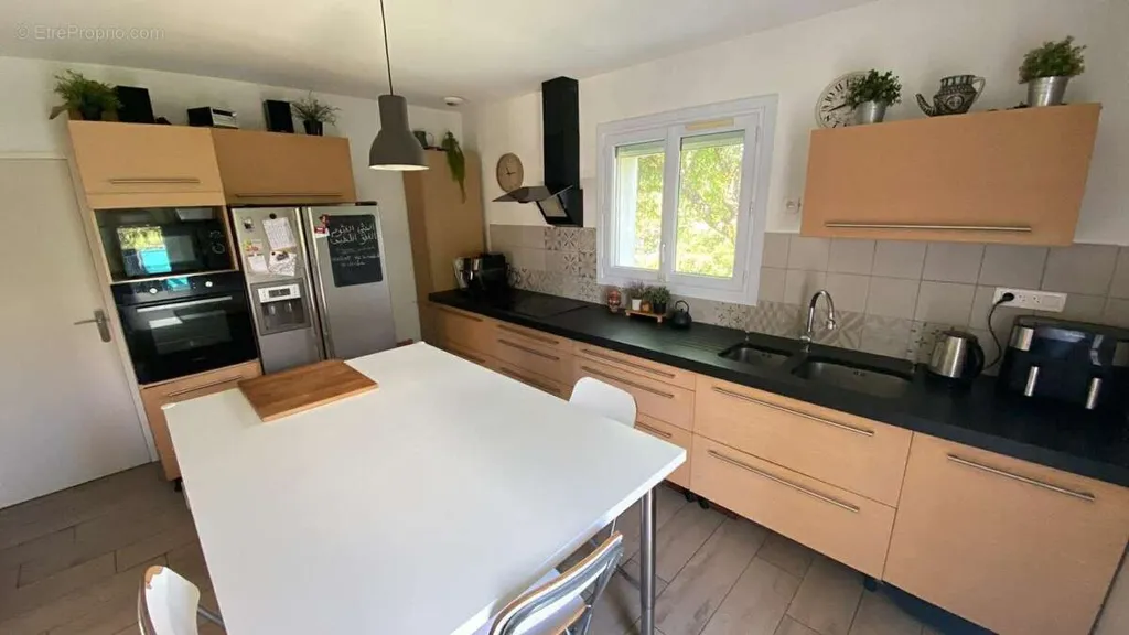Cuisine - Maison Rénovée avec Jardin à La Bazilière, Couëron