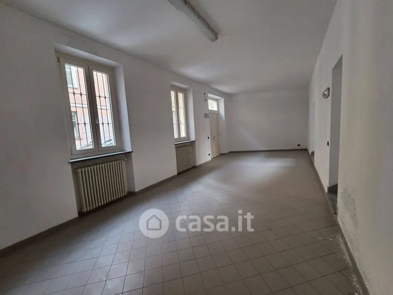 Pièces - Commercial Unit with Garden in Asti