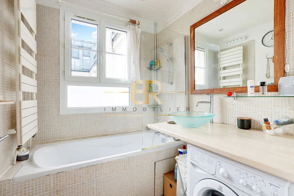 Vannitoad - Bright 2-Bedroom Flat in Batignolles