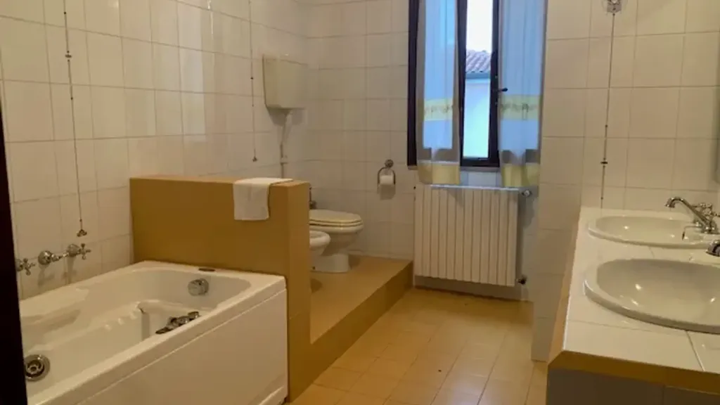 8-room apartment in IT
