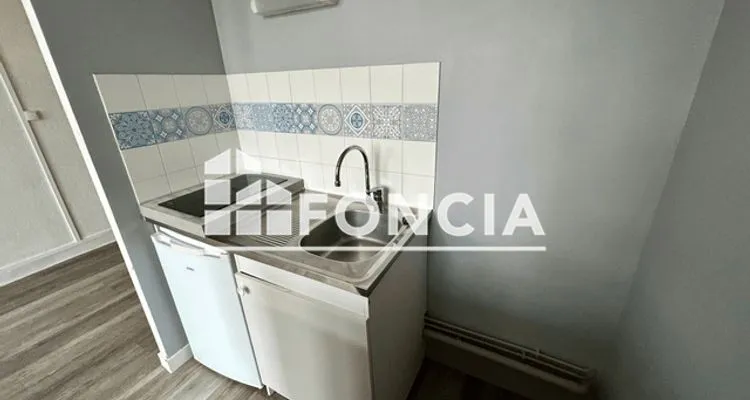 Köök - Spacious Studio with Security in Limoges